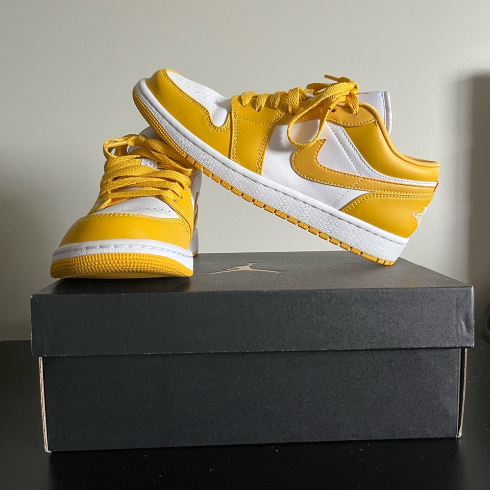 Jordan 1 low “pollen” size 8’5 - Picture 3 of 5